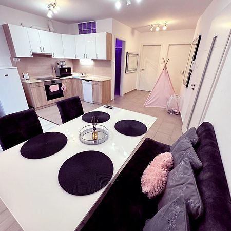 Appartement Exclusive Family Apartman à Pécs Extérieur photo