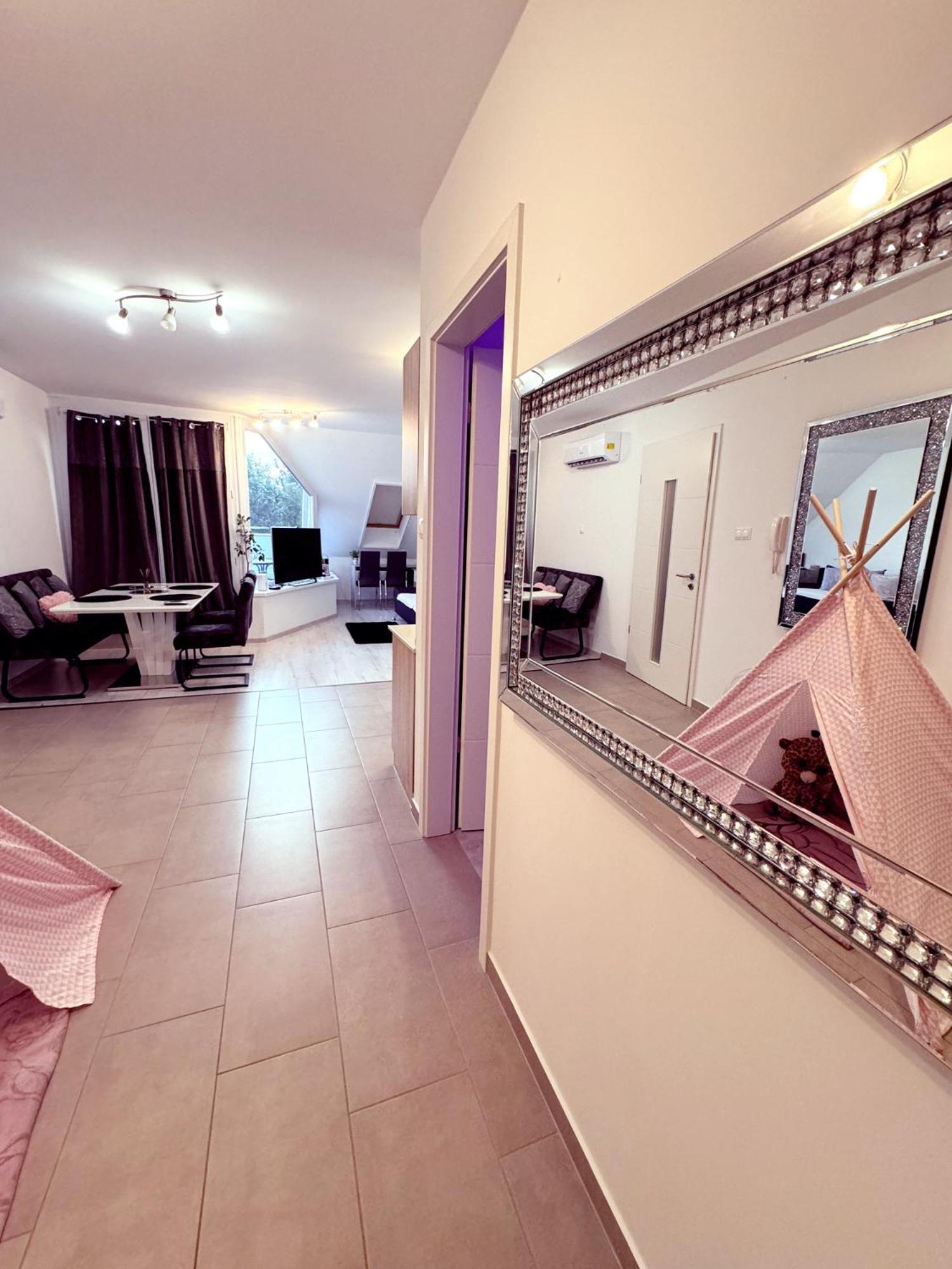 Appartement Exclusive Family Apartman à Pécs Extérieur photo