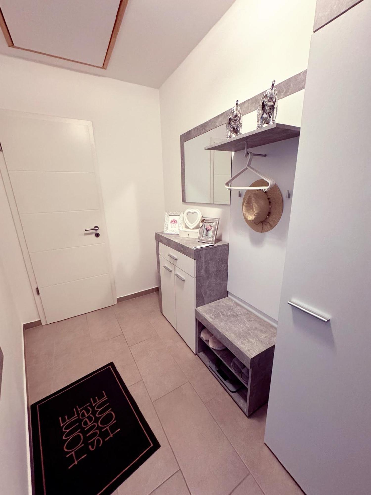 Appartement Exclusive Family Apartman à Pécs Extérieur photo