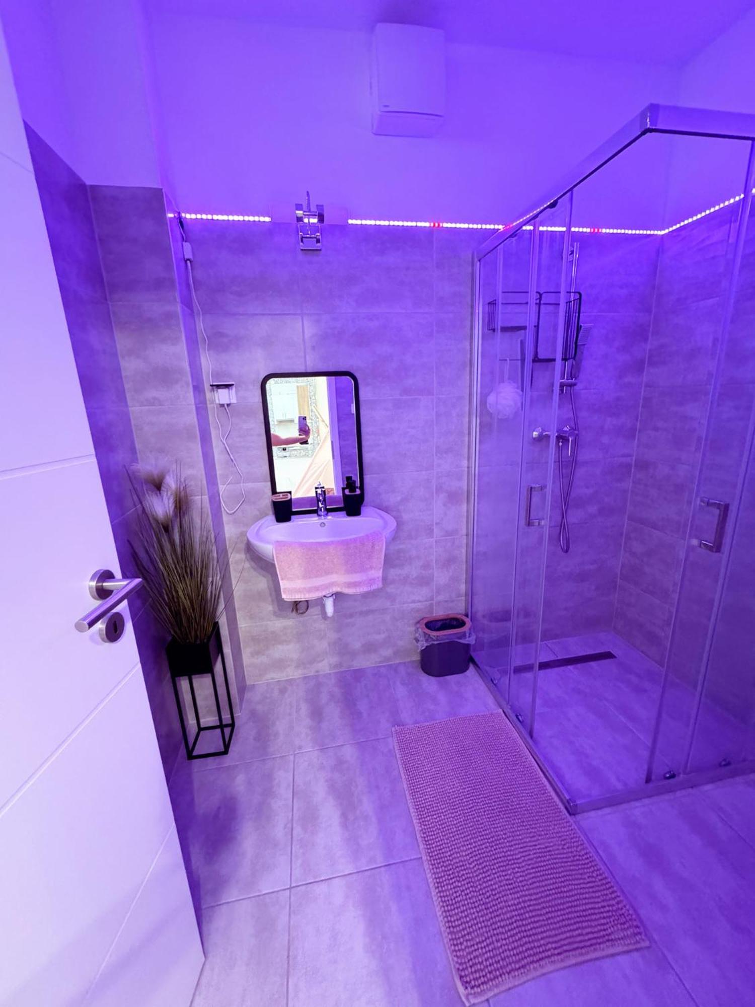 Appartement Exclusive Family Apartman à Pécs Extérieur photo