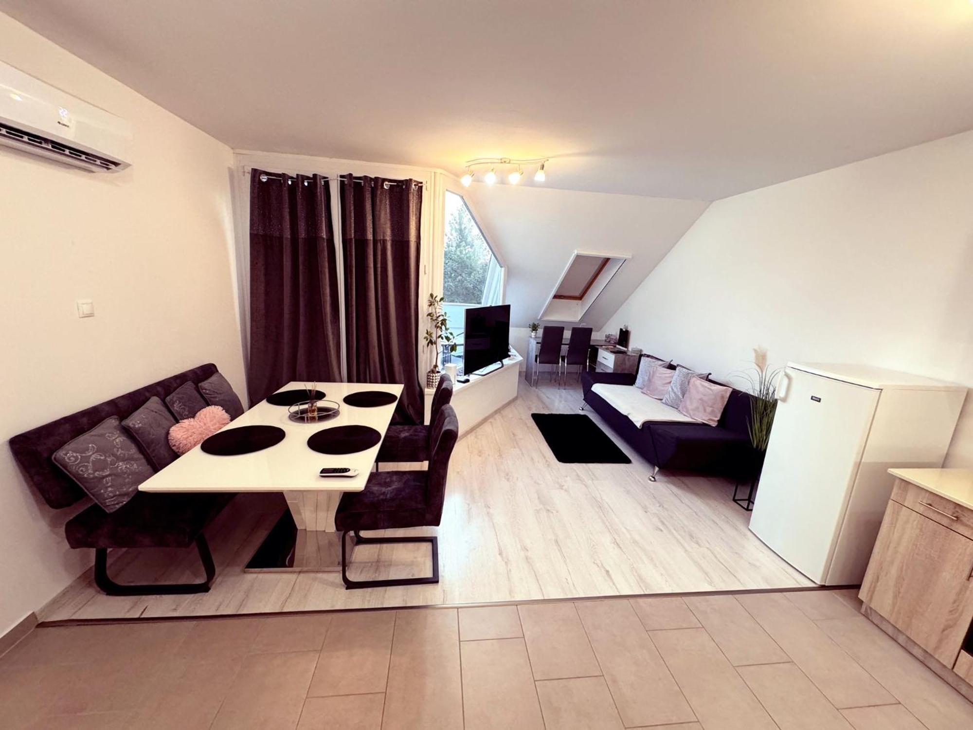 Appartement Exclusive Family Apartman à Pécs Extérieur photo