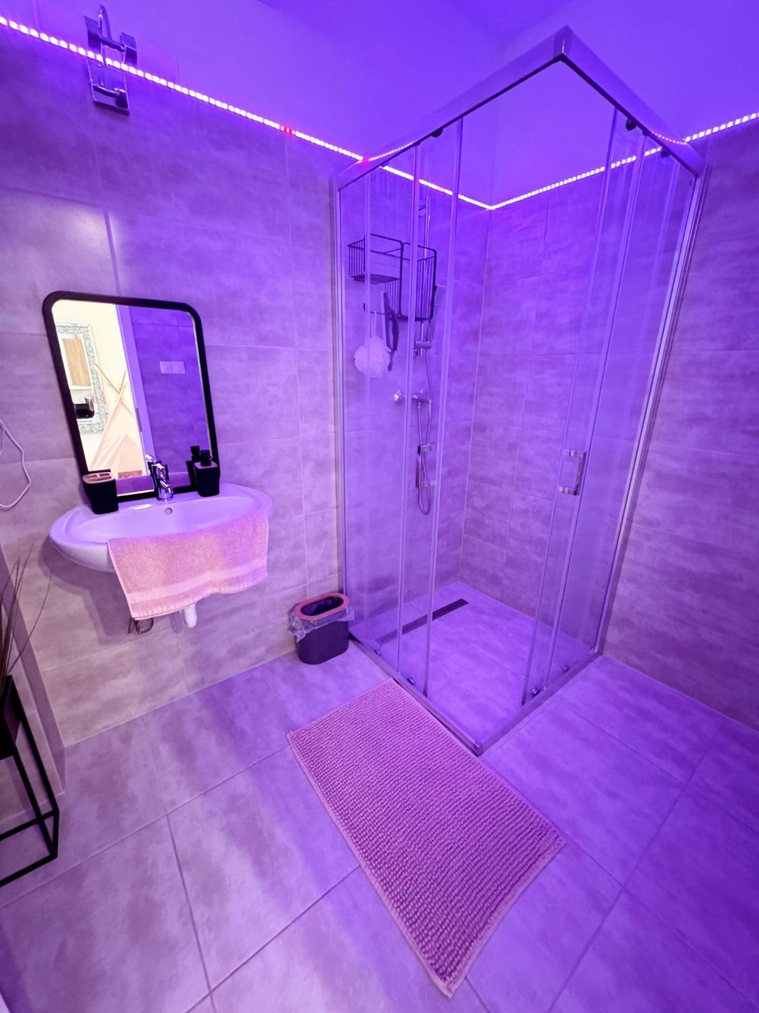 Appartement Exclusive Family Apartman à Pécs Extérieur photo