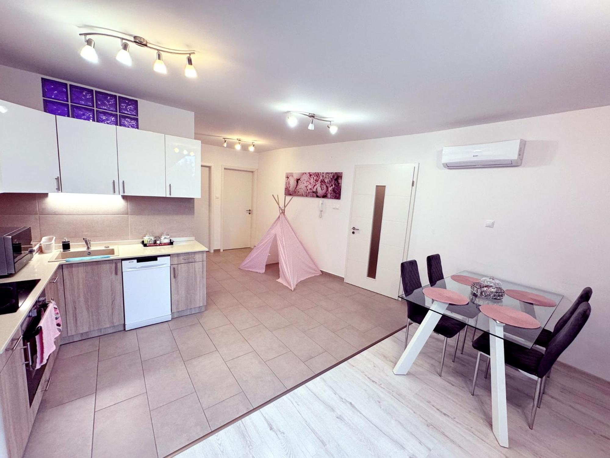 Appartement Exclusive Family Apartman à Pécs Extérieur photo